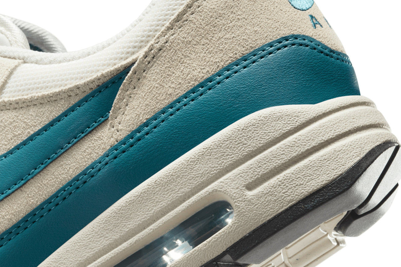 Nike Air Max Essential "Soft Pearl & Smoky Blue"