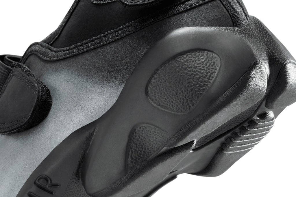 Nike Women Air Rift Leather "Metallic Silver/Black"